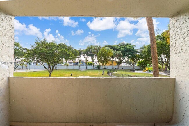 Building Photo - 10000 NW 80th Ct