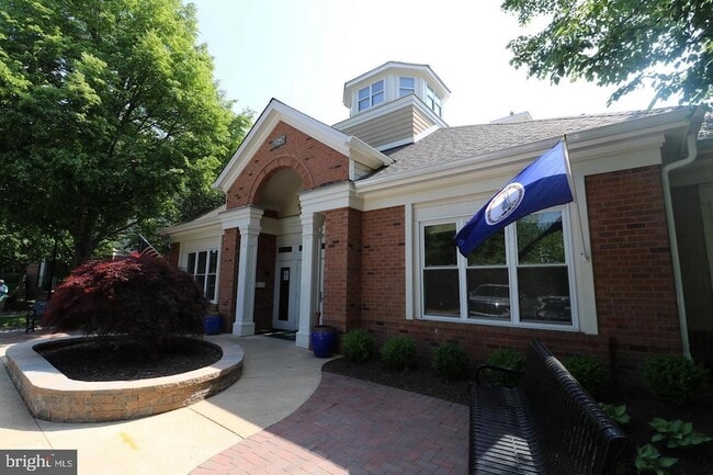 Building Photo - 2204 Westcourt Ln