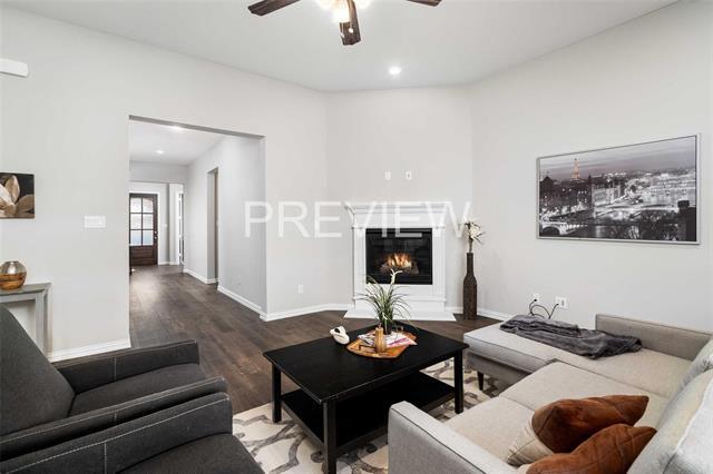 Building Photo - 915 Uplands Dr