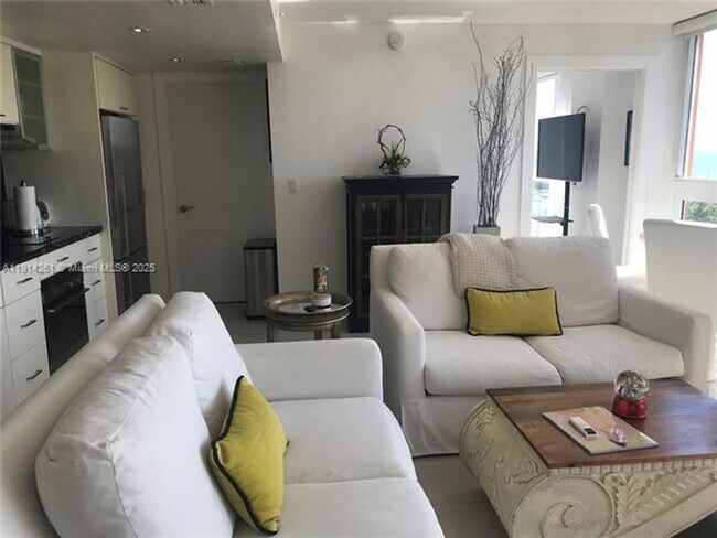 Building Photo - 2951 S Bayshore Dr