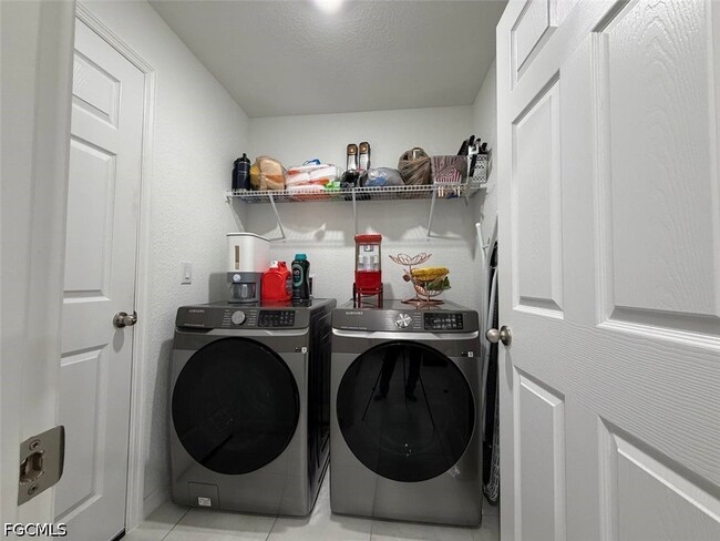 Building Photo - 926 NE 33rd St