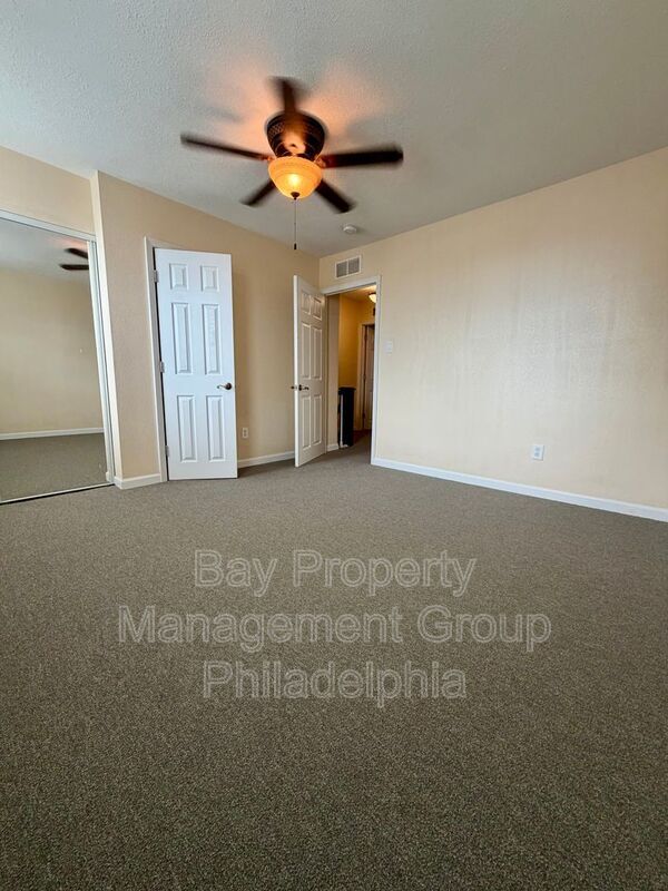 Building Photo - 1668 E Walnut Ln