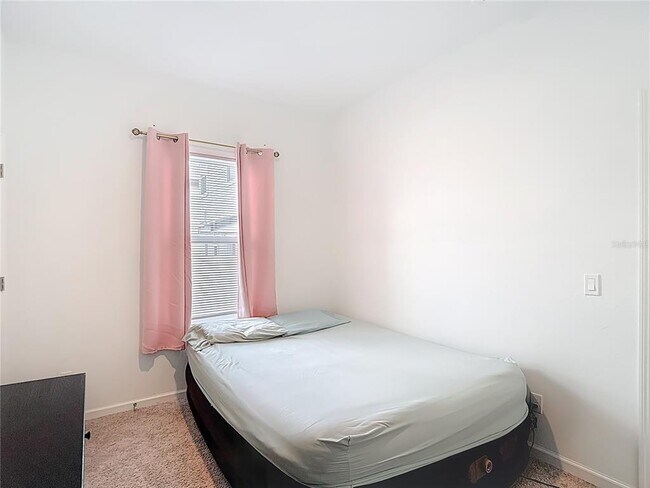 Building Photo - 38345 Honey Suckle Dr