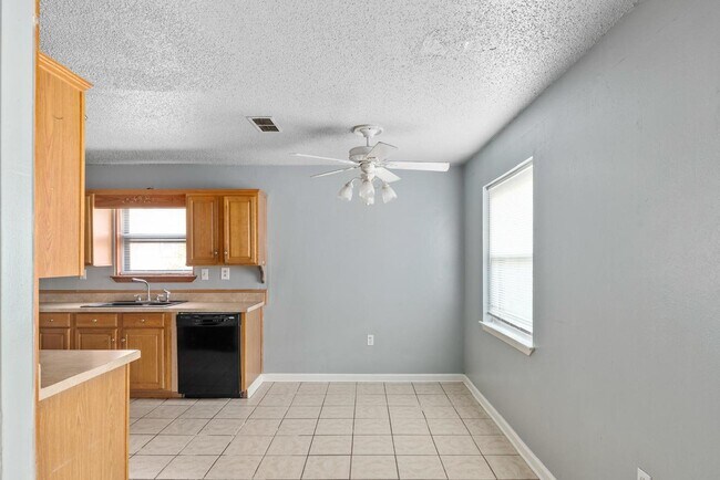 Building Photo - "Charming 3-Bedroom Home with 2 Full Baths in Copperas Cove - Perfect Blend of Comfort and Space!"