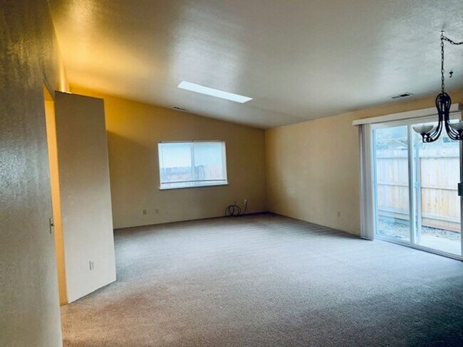 Building Photo - Three Bedroom, Two Bath Single Family Home