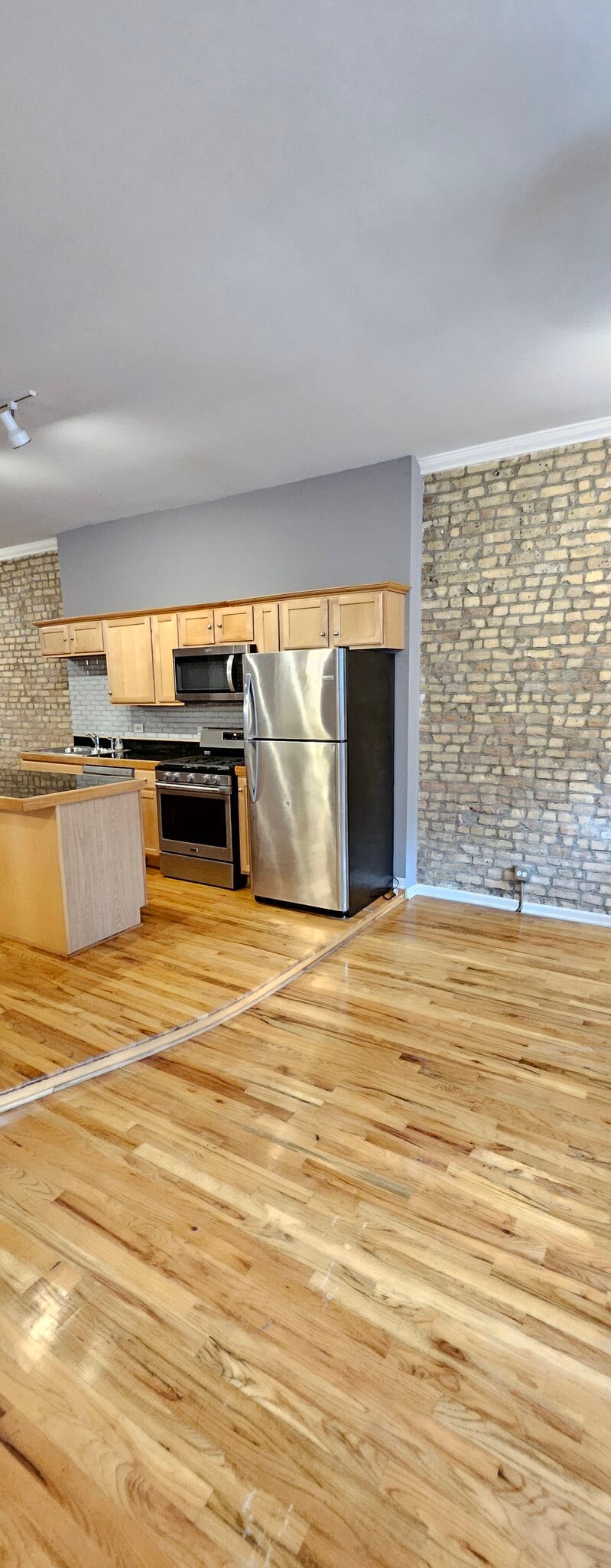 Building Photo - 529 N Ashland Ave