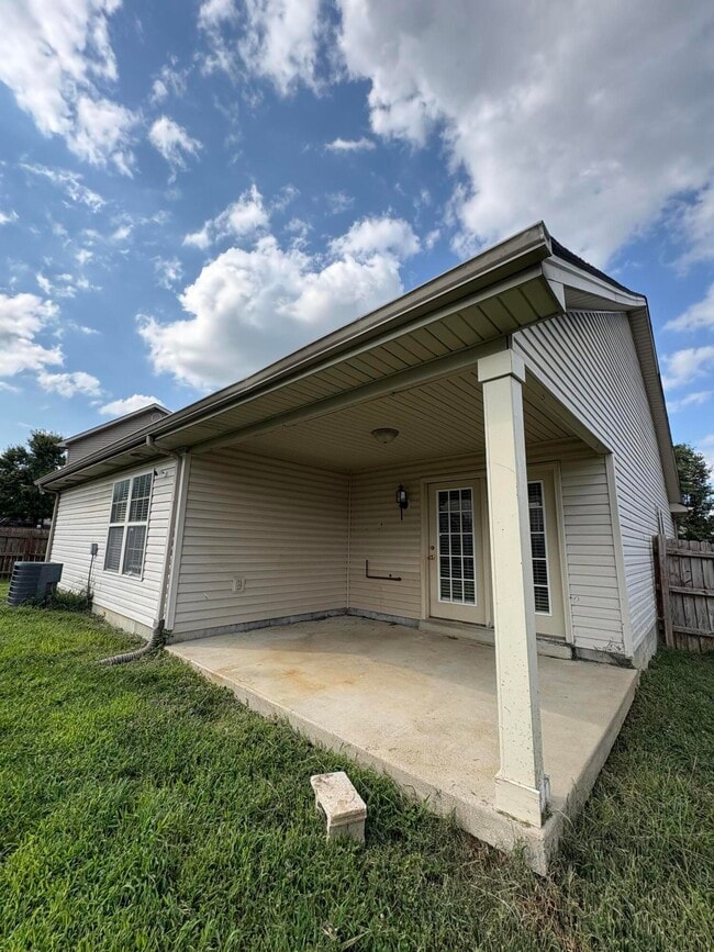 Building Photo - 2576 Moray Pl