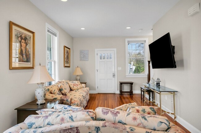 Building Photo - 11 Lakeside Ave