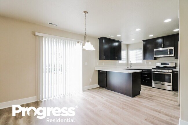 Building Photo - 574 S 2250 W