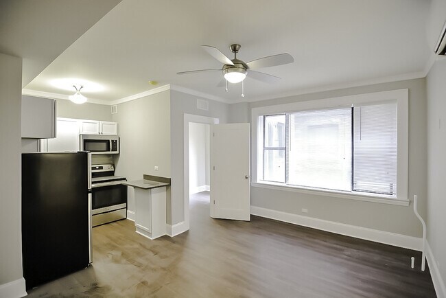 Building Photo - 817 W Lakeside Pl