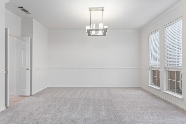 Building Photo - 915 Falcon Trail