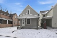 Building Photo - Freshly Renovated 3-Bedroom House