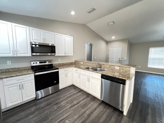 Building Photo - AWESOME 3 BD/2BA Home in Ocala!! Ready for Move-In