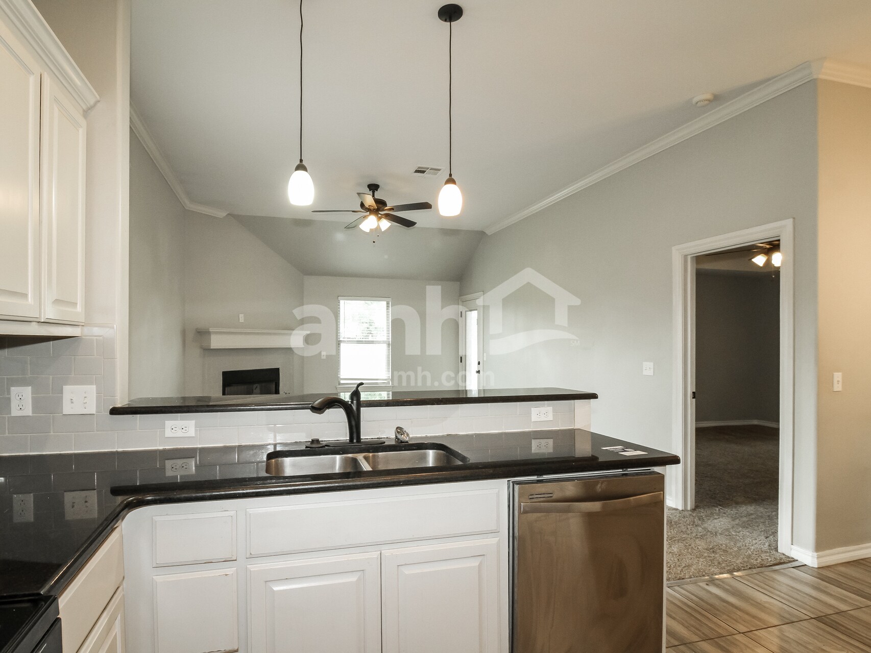 Building Photo - 14500 Sylena Way