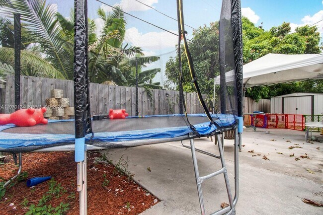 Building Photo - 335 NW 109th St