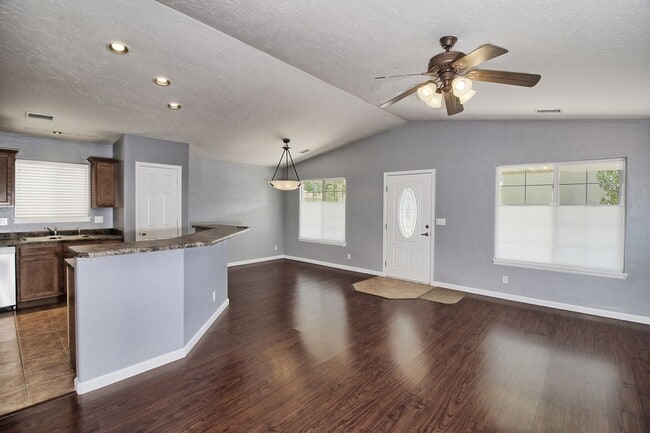 Building Photo - Lovely 3 bedroom, 2 bath home for rent in ...