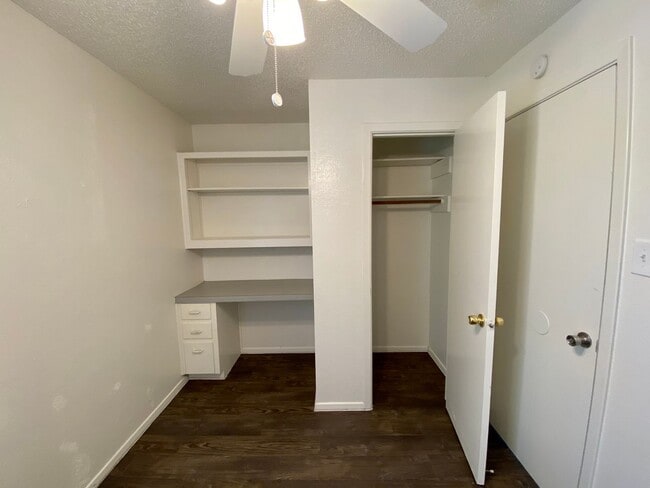 Building Photo - 30th-407 E