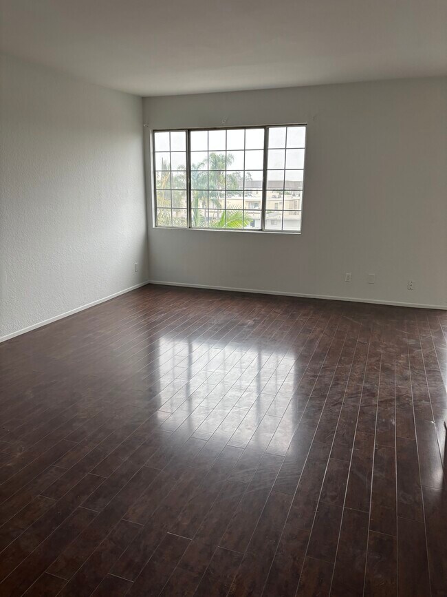 Living Room - 4441 Woodman Ave