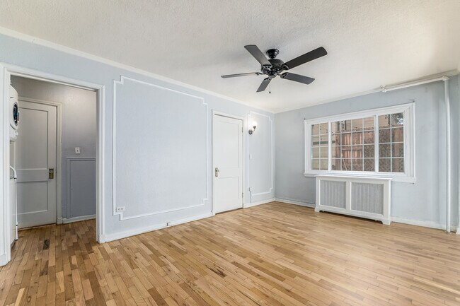 Building Photo - 1365 N Corona St