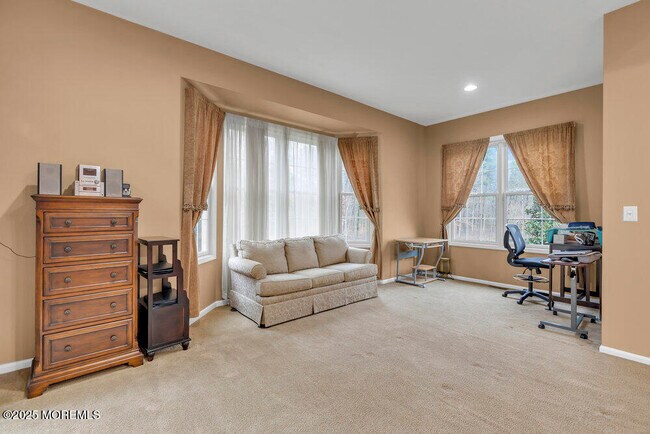 Building Photo - 17 Trumbull Ct