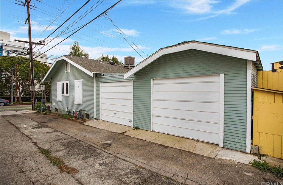 Building Photo - 2213 Arizona Ave