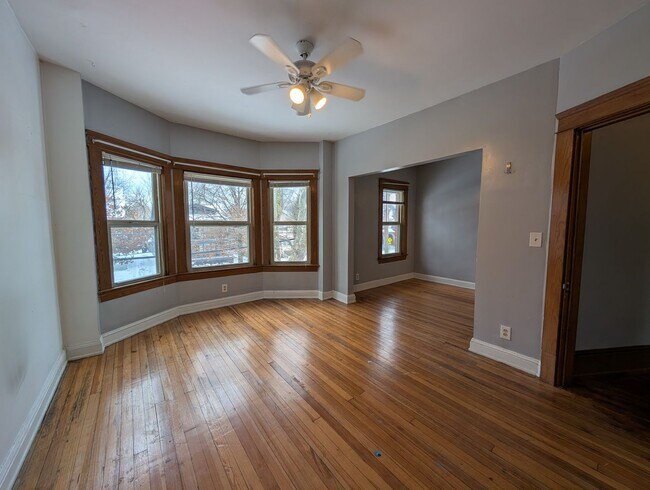 Building Photo - 5807-5807 Franklin Blvd