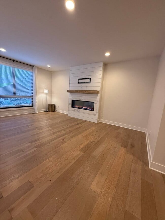 Building Photo - Beautiful 4BR/3.5BA Home in Granger – Spacious & Updated!