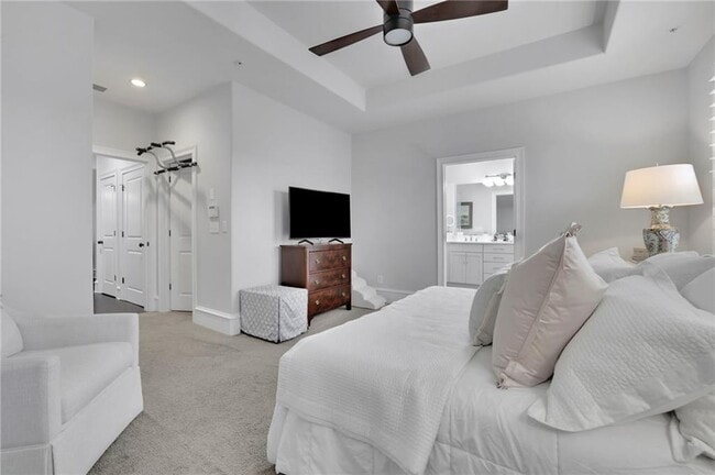 Building Photo - 885 3rd St