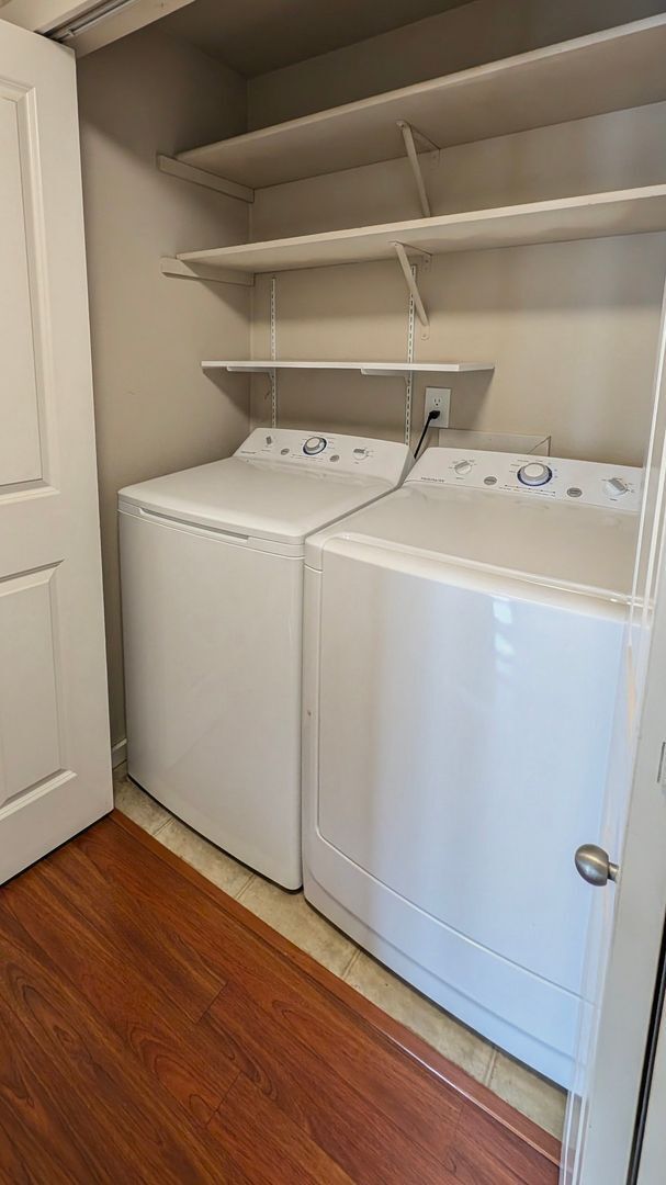 Building Photo - Spacious 2 Bedroom Condo in Gated Community with Pool