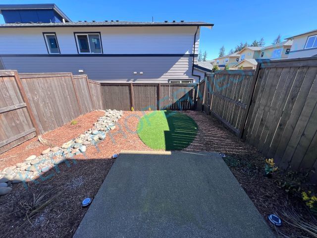 Building Photo - FREE RENT! Modern townhome living 3-Bed Retreat with 2.5 Baths in Serene Happy Valley!