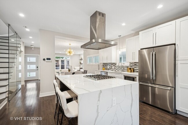 Building Photo - 3125 S Giles Ave