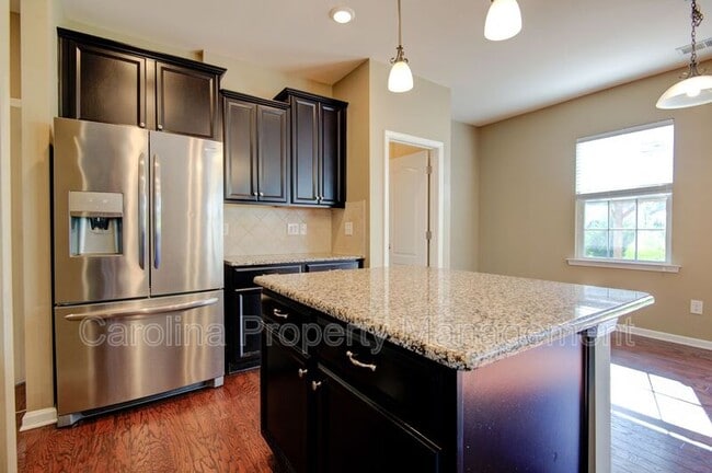 Building Photo - 16125 Hammersmith Farm Dr