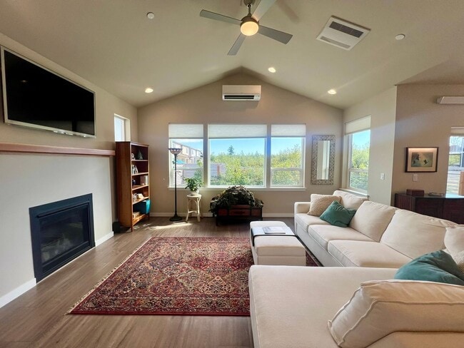 Primary Photo - BEAUTIFUL 3Bd 2.5Ba energy efficient home ...