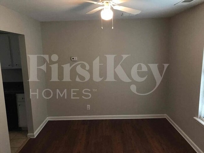 Building Photo - 4018 Glenroy Dr