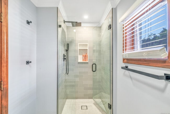 Building Photo - 12 East Ave