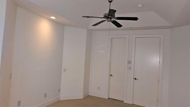 Building Photo - 2301 Camden Dr