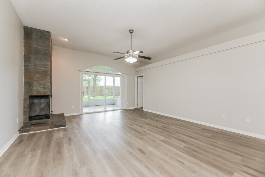 Building Photo - 8842 Fieldside Ct