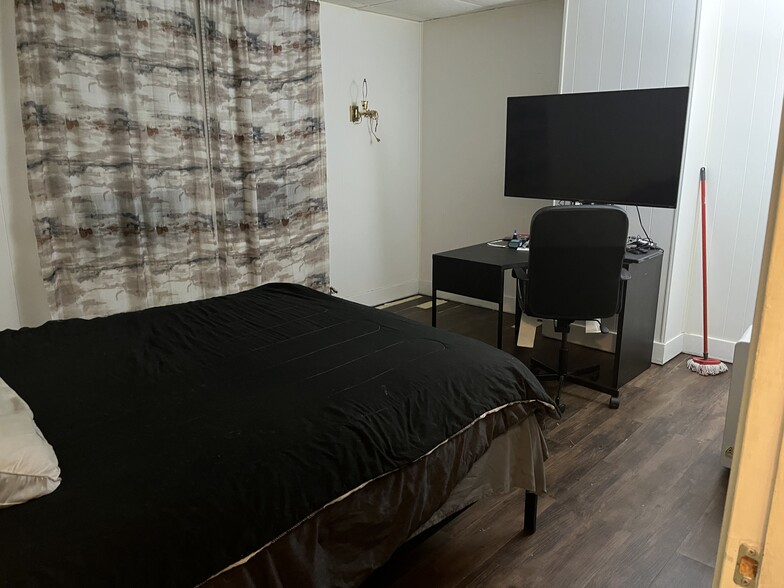 Master room - 374 Avenue E