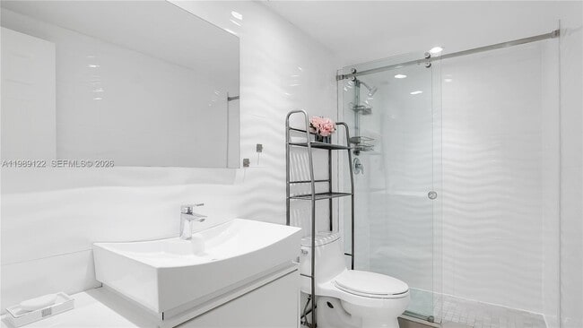 Building Photo - 300 Bayview Dr