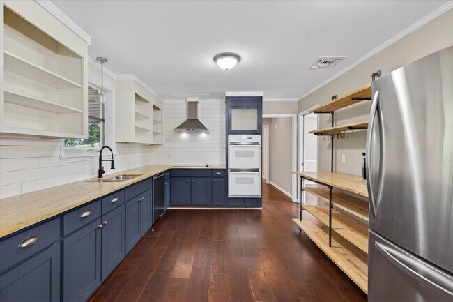 Building Photo - 3 Bedroom 3 Bath Home For Rent in Sango Area!