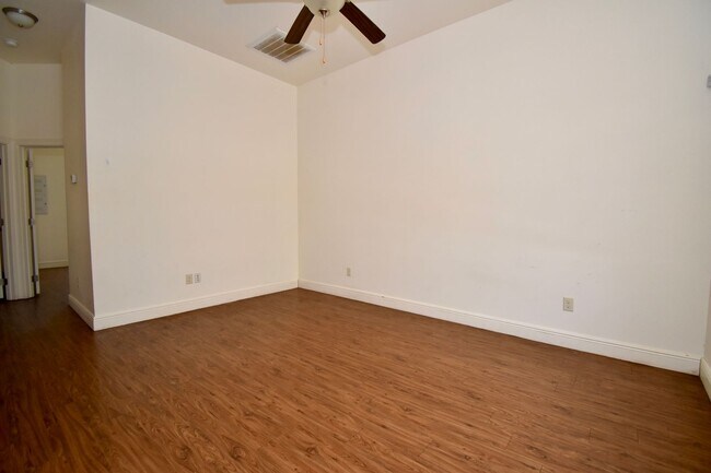 Building Photo - Pine Grove Apartments