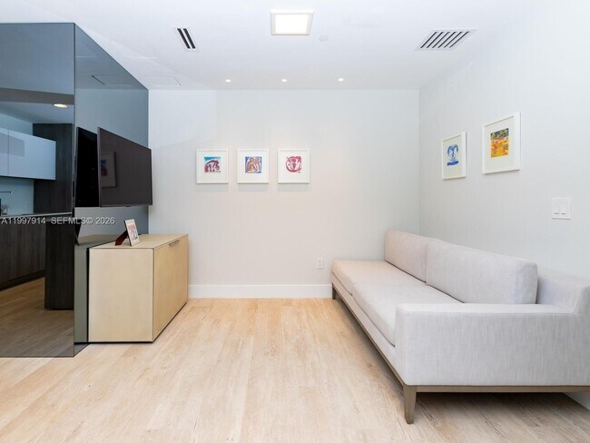 Building Photo - 360 Ocean Dr