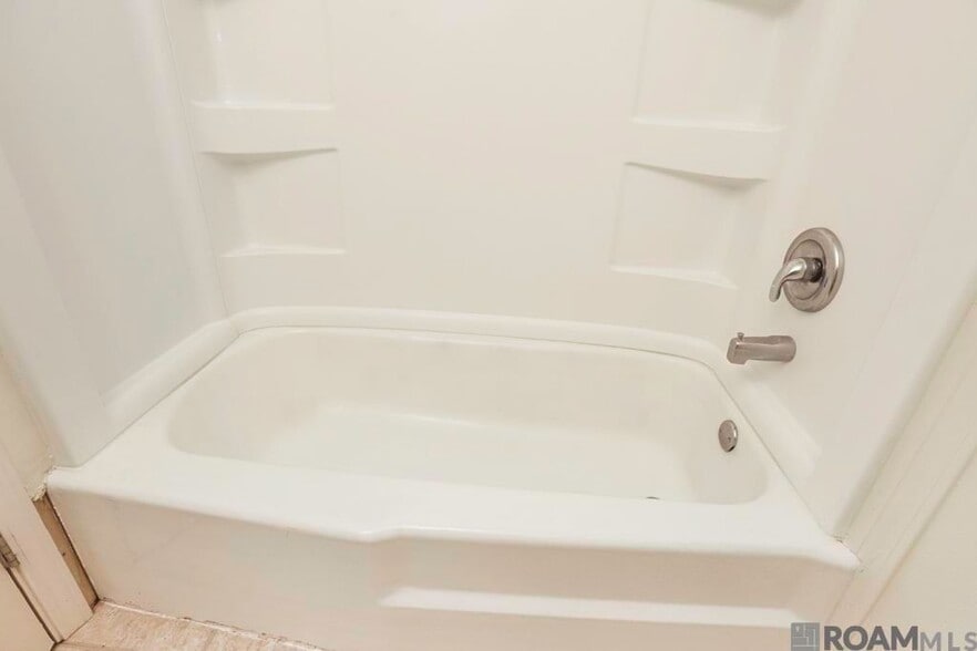 Building Photo - 911 Hatchell Ln