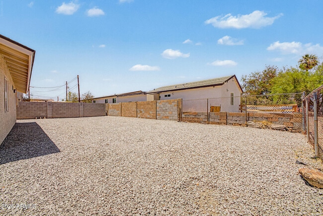 Building Photo - 5938 W Ocotillo Rd