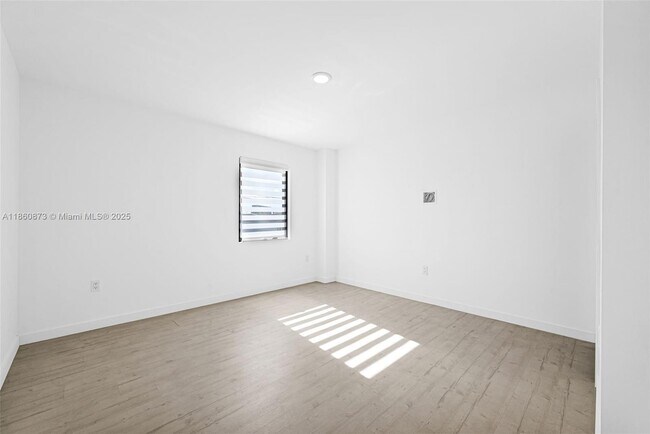Building Photo - 18750 SW 117th Ave