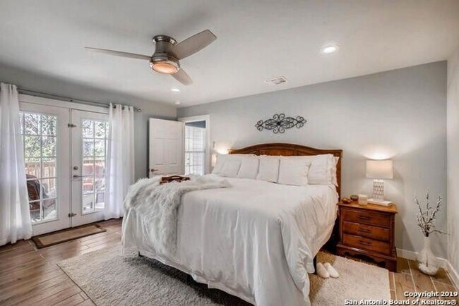 Building Photo - Adorable 3 bedroom 2 bath Minutes from N S...
