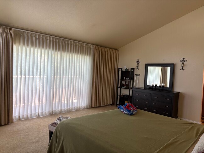 Building Photo - 948 Ettin Ave