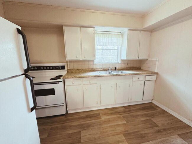 Building Photo - 3424 Oliver Lancaster Blvd