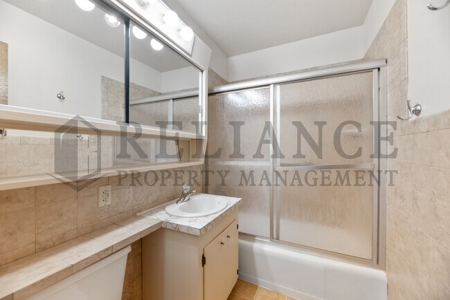 Building Photo - 1022 S Capri Ln