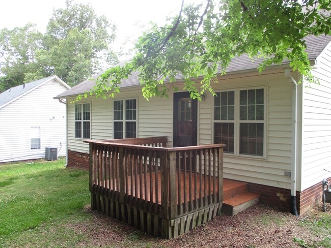 Building Photo - Cute one level house in High Point-